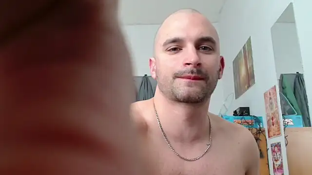 Snapshot of OskarBreno chatting on 05-24-26, 02:28 OskarBreno online show from 05-24-26, 02:28