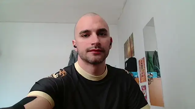Snapshot of OskarBreno chatting on 05-21-26, 08:01 OskarBreno online show from 05-21-26, 08:01