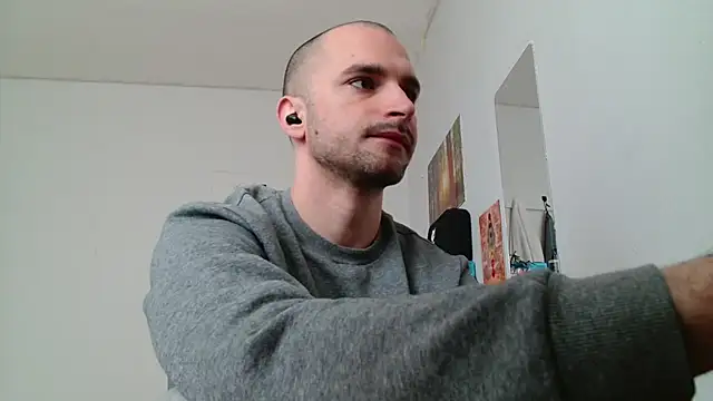 Snapshot of OskarBreno chatting on 05-15-26, 06:55 OskarBreno online show from 05-15-26, 06:55