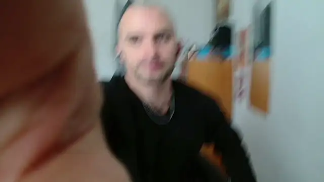 Snapshot of OskarBreno chatting on 05-17-26, 08:14 OskarBreno online show from 05-17-26, 08:14