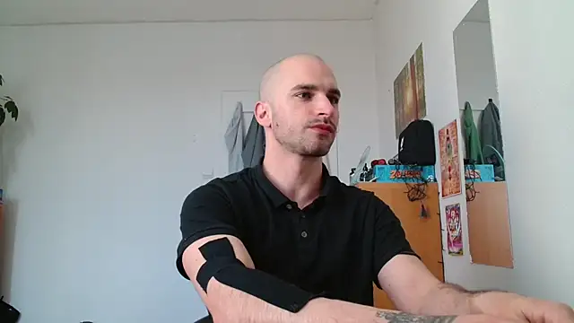 Snapshot of OskarBreno chatting on 05-20-26, 12:02 OskarBreno online show from 05-20-26, 12:02