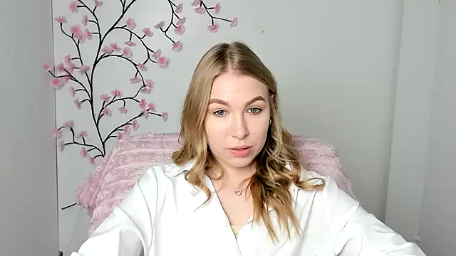 Snapshot of Dana_flowers chatting on 07-25-26, 05:37 Dana flowers online show from 07-25-26, 05:37