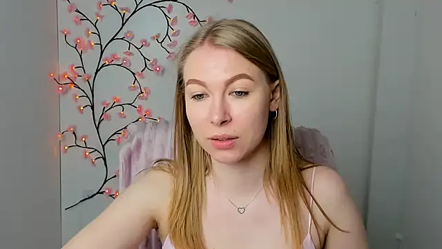 Snapshot of Dana_flowers chatting on 05-06-26, 05:33 Dana flowers online show from 05-06-26, 05:33
