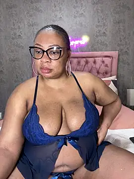 Snapshot of VixenRoyaleX chatting on 02-25-26, 03:18 VixenRoyaleX online show from 02-25-26, 03:18