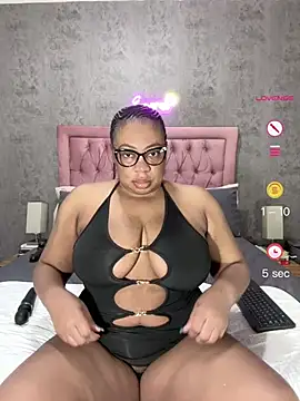 Snapshot of VixenRoyaleX chatting on 05-02-26, 02:17 VixenRoyaleX online show from 05-02-26, 02:17