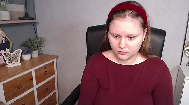 JULIE xKISS online show from 02-25-25, 01:53