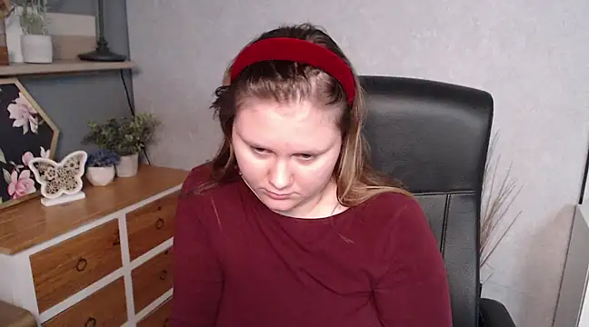 JULIE xKISS online show from 02-25-25, 08:11