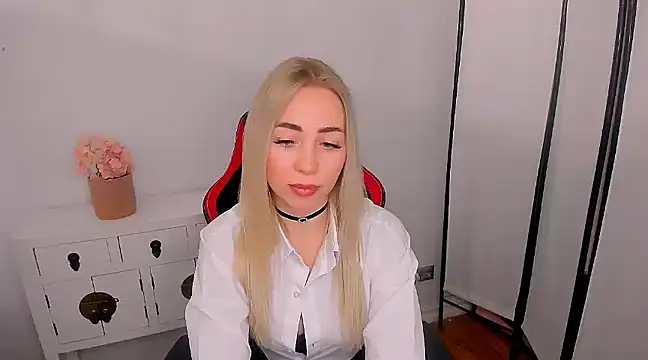 MargaritaRose online show from 02-17-25, 03:33