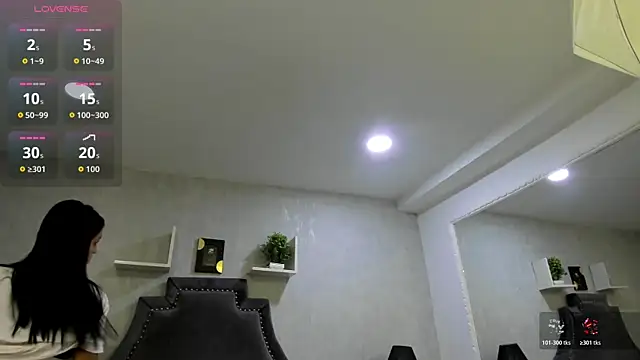 Snapshot of EmiliaRose_ chatting on 10-19-25, 08:44 EmiliaRose online show from 10-19-25, 08:44