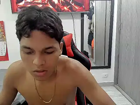 Snapshot of David_Gil19 chatting on 03-15-25, 05:30 David Gil19 online show from 03-15-25, 05:30