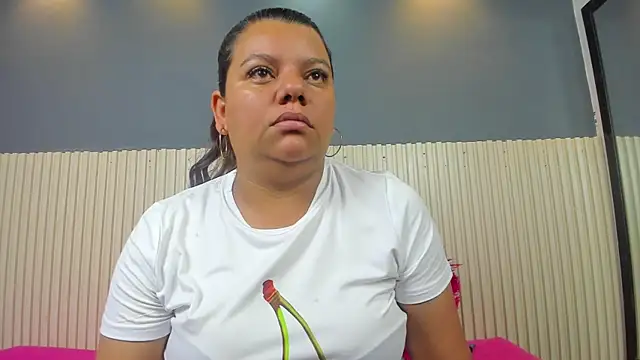Aida-nicolle online show from 09-24-25, 10:00