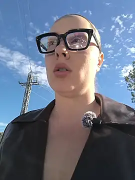 Mona Plus online show from 11-20-25, 01:23