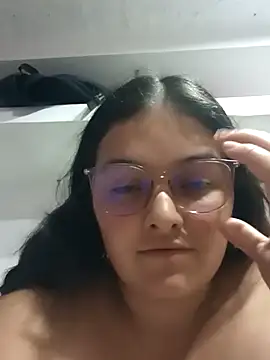 Snapshot of Yulil23 chatting on 02-17-25, 11:00 Yulil23 online show from 02-17-25, 11:00