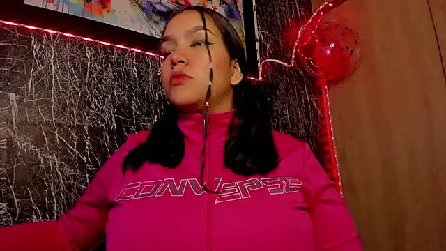 Snapshot of Bellota_Girl chatting on 02-27-25, 02:32 Bellota Girl online show from 02-27-25, 02:32