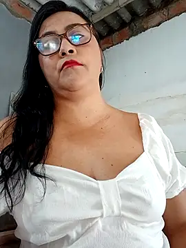 Snapshot of promiscuous-indecent-momm chatting on 09-21-25, 01:38 promiscuous-indecent-momm online show from 09-21-25, 01:38