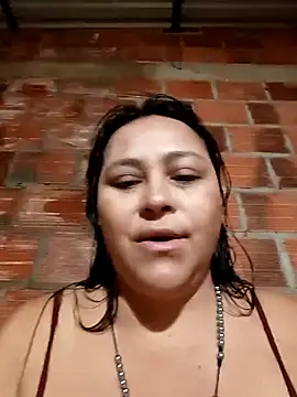 Snapshot of promiscuous-indecent-momm chatting on 10-16-25, 10:56 promiscuous-indecent-momm online show from 10-16-25, 10:56