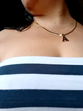 Snapshot of promiscuous-indecent-momm chatting on 03-14-25, 02:19 promiscuous-indecent-momm online show from 03-14-25, 02:19