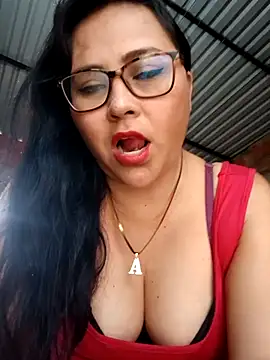 Snapshot of promiscuous-indecent-momm chatting on 03-15-25, 02:23 promiscuous-indecent-momm online show from 03-15-25, 02:23