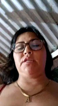Snapshot of promiscuous-indecent-momm chatting on 03-09-25, 02:21 promiscuous-indecent-momm online show from 03-09-25, 02:21
