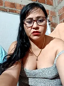 Snapshot of promiscuous-indecent-momm chatting on 03-22-25, 03:30 promiscuous-indecent-momm online show from 03-22-25, 03:30