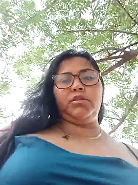 Snapshot of promiscuous-indecent-momm chatting on 03-07-25, 10:21 promiscuous-indecent-momm online show from 03-07-25, 10:21