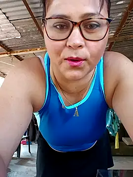 Snapshot of promiscuous-indecent-momm chatting on 03-02-25, 02:15 promiscuous-indecent-momm online show from 03-02-25, 02:15