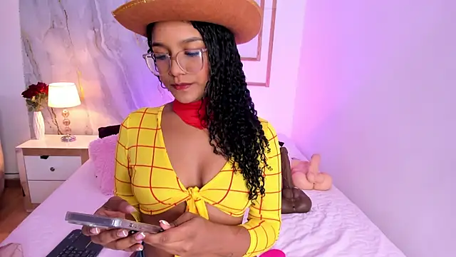 KylieGomeez online show from 10-31-25, 08:38