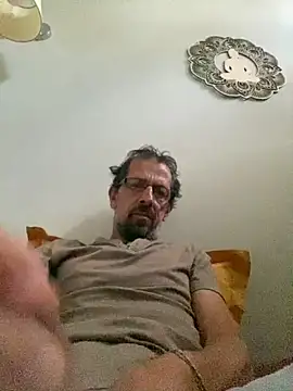 Snapshot of createur34 chatting on 05-16-26, 05:17 createur34 online show from 05-16-26, 05:17