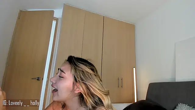 Hornyholly   online show from 03-28-26, 06:42