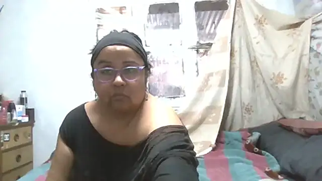 Snapshot of erinadarling79 chatting on 07-29-26, 03:44 erinadarling79 online show from 07-29-26, 03:44