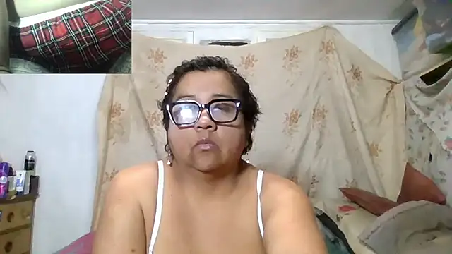 Snapshot of erinadarling79 chatting on 07-11-26, 01:50 erinadarling79 online show from 07-11-26, 01:50
