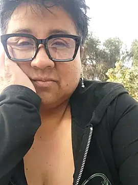 Snapshot of erinadarling79 chatting on 10-16-25, 09:34 erinadarling79 online show from 10-16-25, 09:34