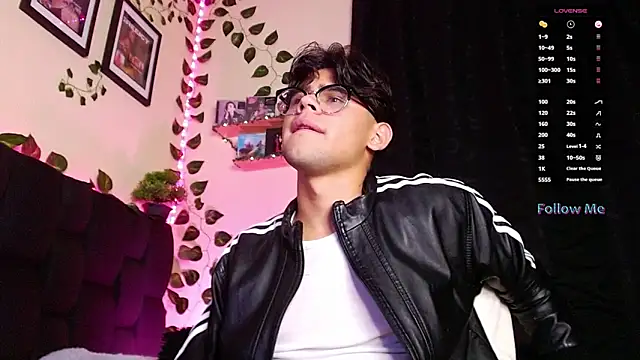 Snapshot of isaac-saenz chatting on 02-23-25, 12:30 isaac-saenz online show from 02-23-25, 12:30