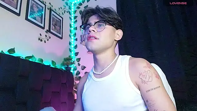 Snapshot of isaac-saenz chatting on 02-25-25, 08:00 isaac-saenz online show from 02-25-25, 08:00