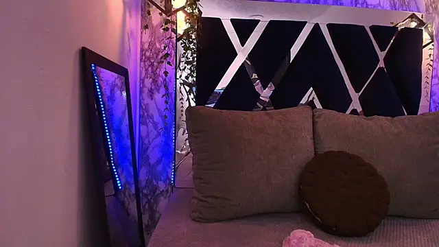 charlotte bluee online show from 01-12-26, 06:36