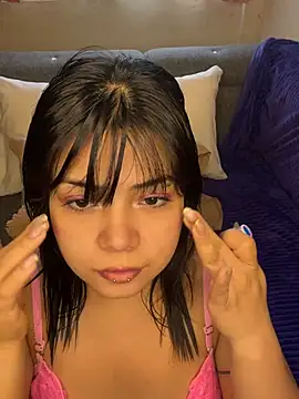 ZafiroKlein online show from 04-15-26, 07:29