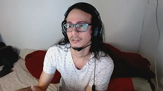 Snapshot of cholitohermoso chatting on 09-20-25, 02:44 cholitohermoso online show from 09-20-25, 02:44