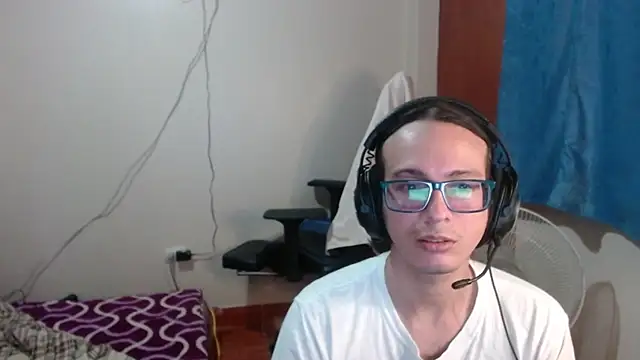 Snapshot of cholitohermoso chatting on 03-12-25, 11:22 cholitohermoso online show from 03-12-25, 11:22