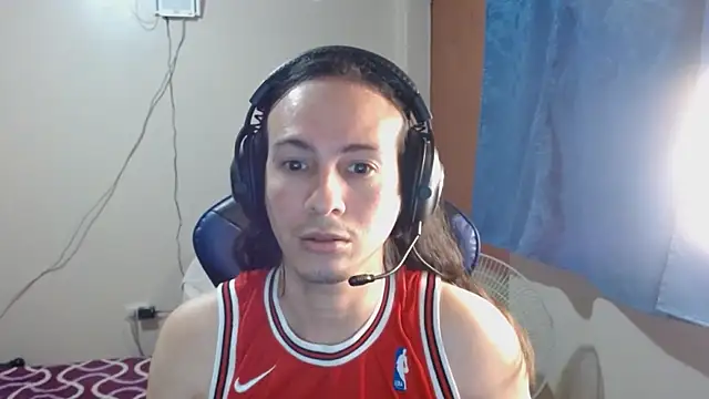 Snapshot of cholitohermoso chatting on 02-15-25, 07:49 cholitohermoso online show from 02-15-25, 07:49