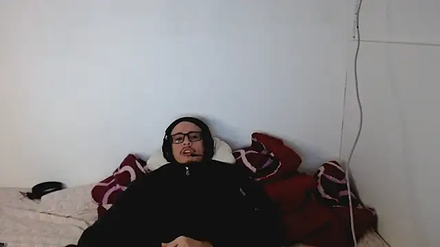 Snapshot of cholitohermoso chatting on 09-30-25, 03:18 cholitohermoso online show from 09-30-25, 03:18