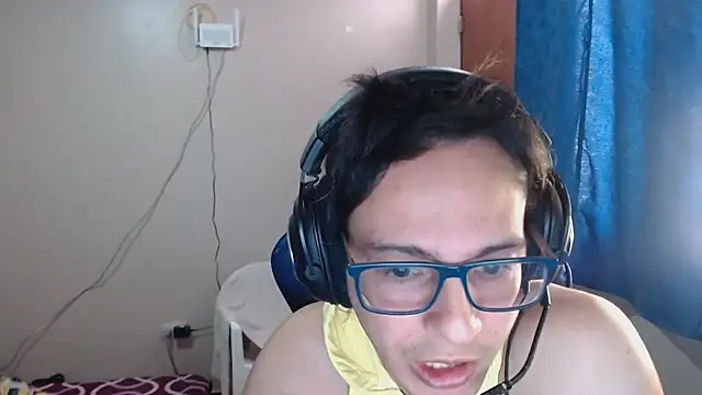Snapshot of cholitohermoso chatting on 02-13-25, 03:45 cholitohermoso online show from 02-13-25, 03:45