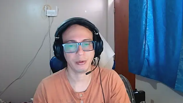Snapshot of cholitohermoso chatting on 03-11-25, 03:56 cholitohermoso online show from 03-11-25, 03:56