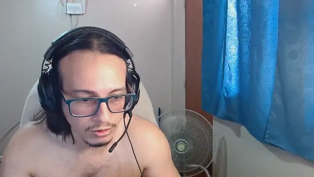 Snapshot of cholitohermoso chatting on 03-08-25, 04:50 cholitohermoso online show from 03-08-25, 04:50