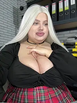 Snapshot of Eliaden chatting on 10-14-25, 02:12 Eliaden online show from 10-14-25, 02:12
