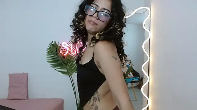 Snapshot of kristen_tay chatting on 02-27-25, 06:46 kristen tay online show from 02-27-25, 06:46