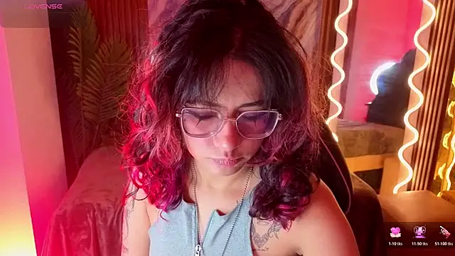 Snapshot of kristen_tay chatting on 06-19-26, 02:50 kristen tay online show from 06-19-26, 02:50