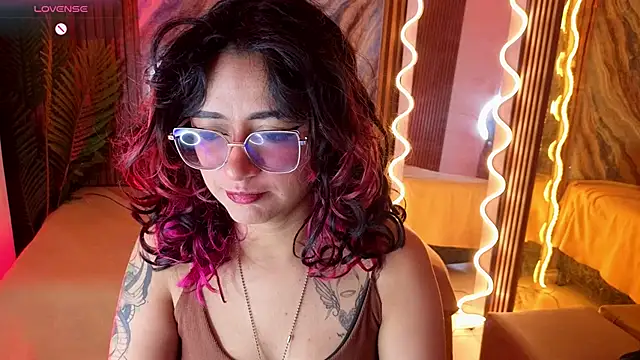 Snapshot of kristen_tay chatting on 06-15-26, 02:45 kristen tay online show from 06-15-26, 02:45