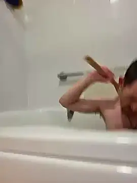 Sk00byJaXxX212 online show from 09-19-25, 04:16