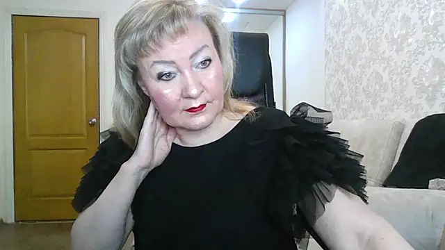 Victoria secrets  online show from 11-21-25, 04:11