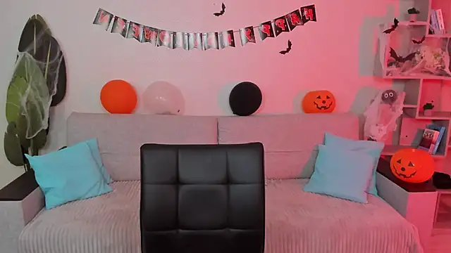 GabriellaMays online show from 10-31-25, 05:15